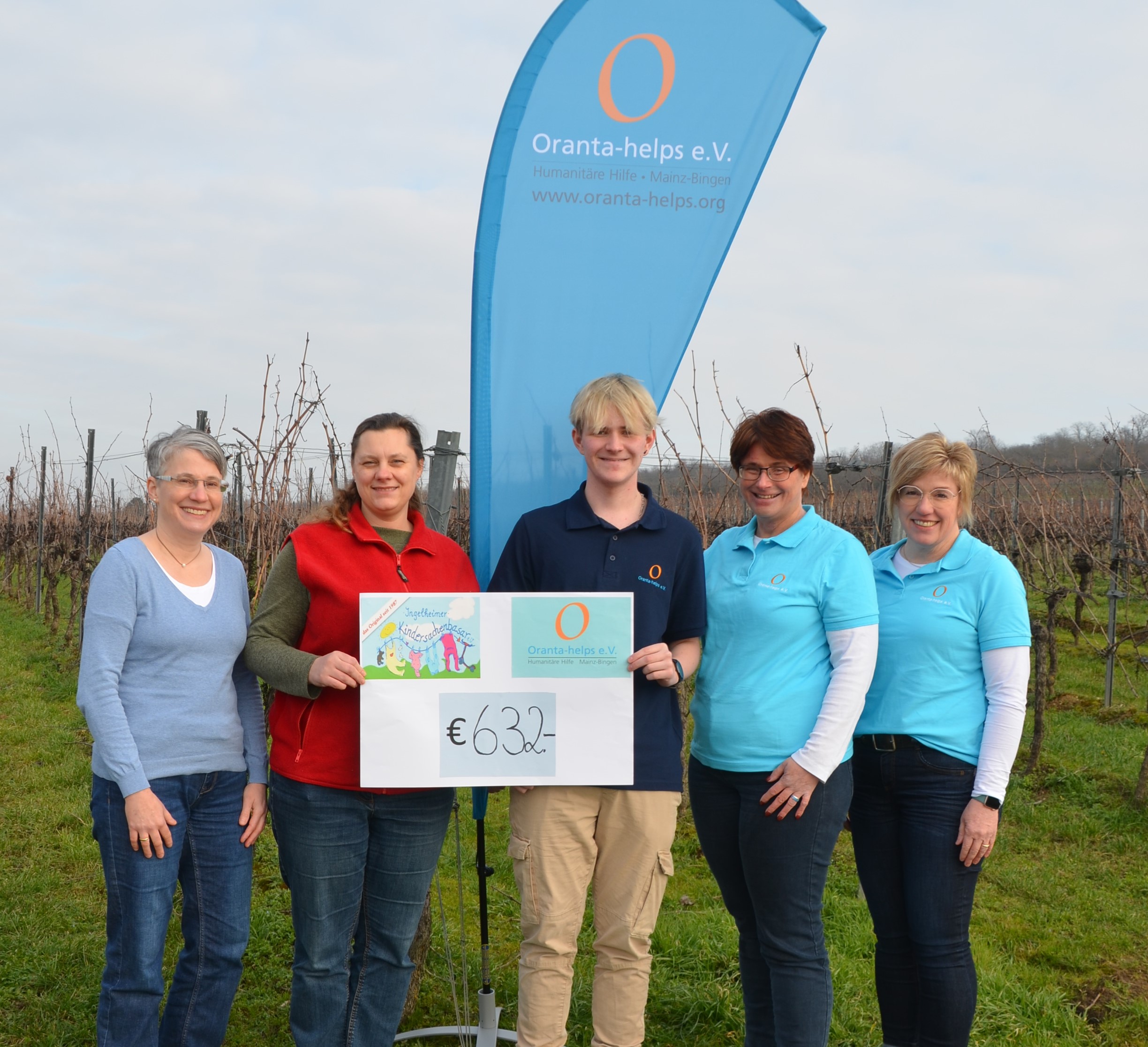 Spendenuebergabe an Oranta-helps