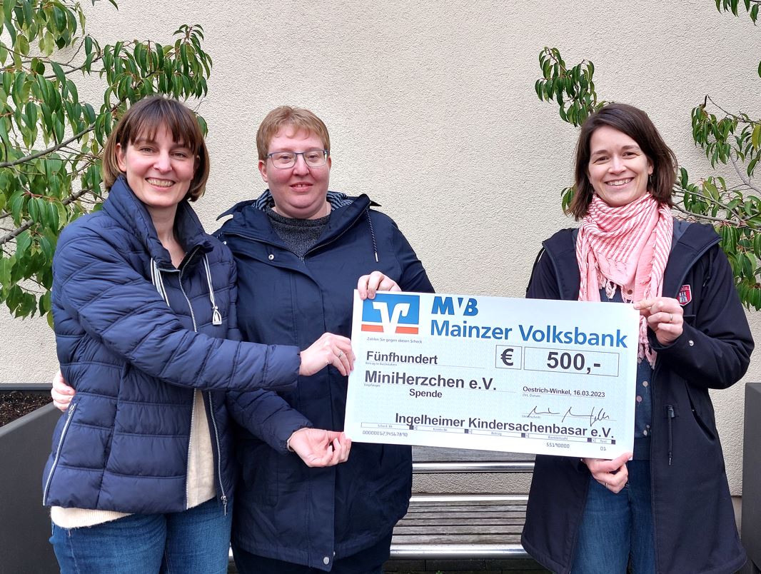 Spendenuebergabe an MiniHerzchen e. V.