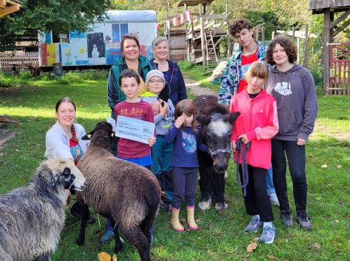 Spendenuebergabe Kinder- und Jugendfarm